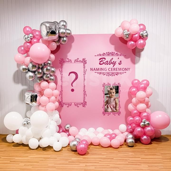 Silver Chrome Balloon highlights the shine and glitter in this trendy celebration decoration