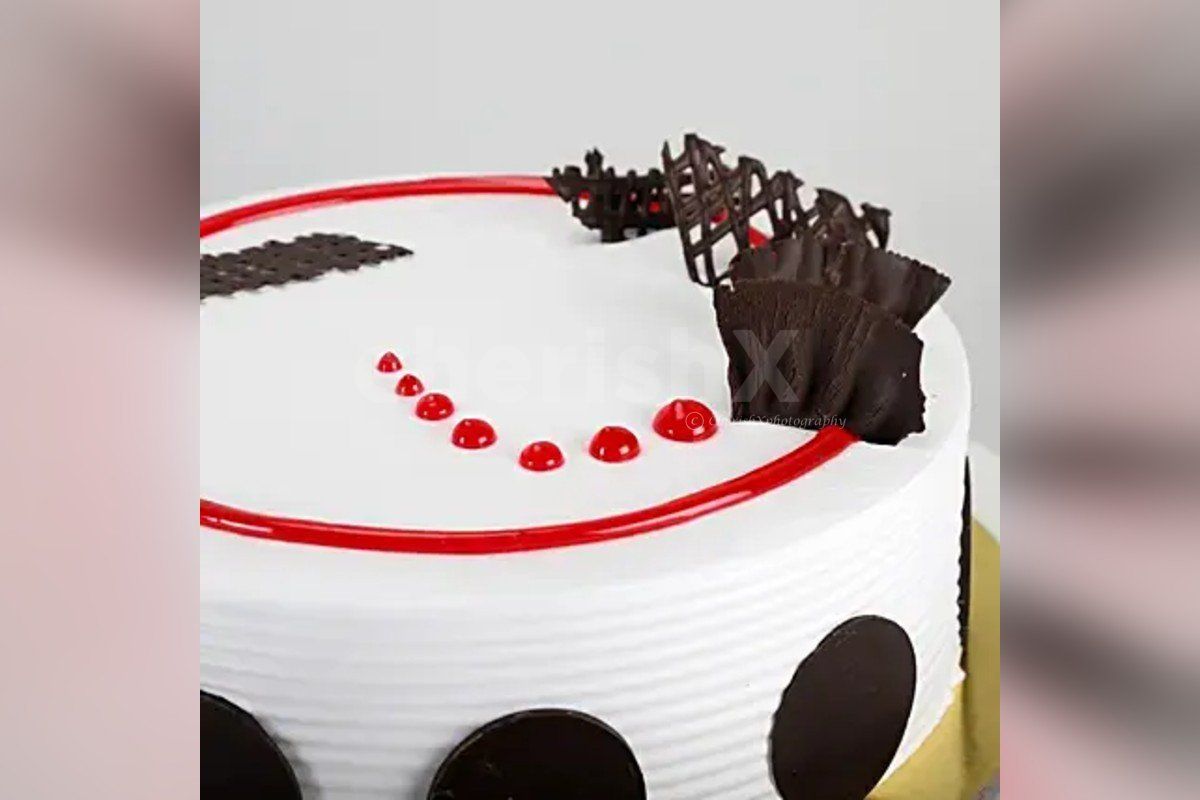 Strawberry cake by cherishx delivered to your home