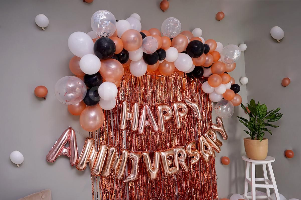 Surprise your special one with this wonderful Rosegold Wall Decor.