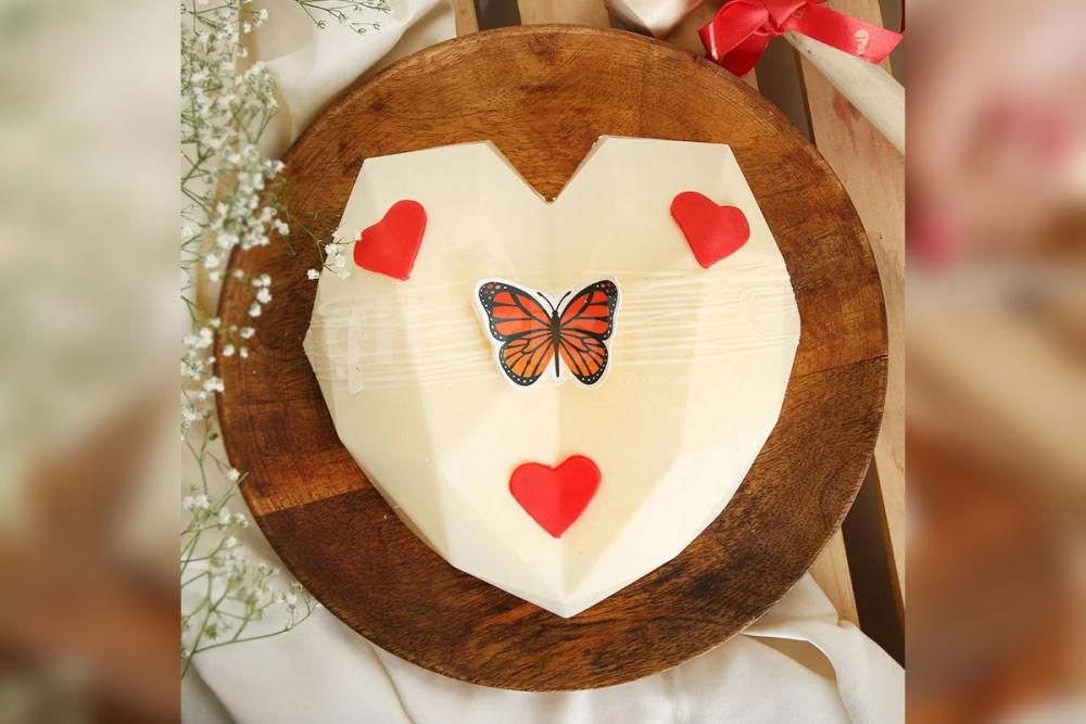 Pinata red velvet cake by cherishx