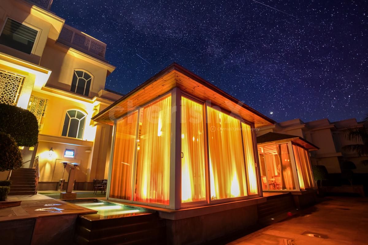 A Poolside Dining Experience at the Luxurious Umrao in Delhi.