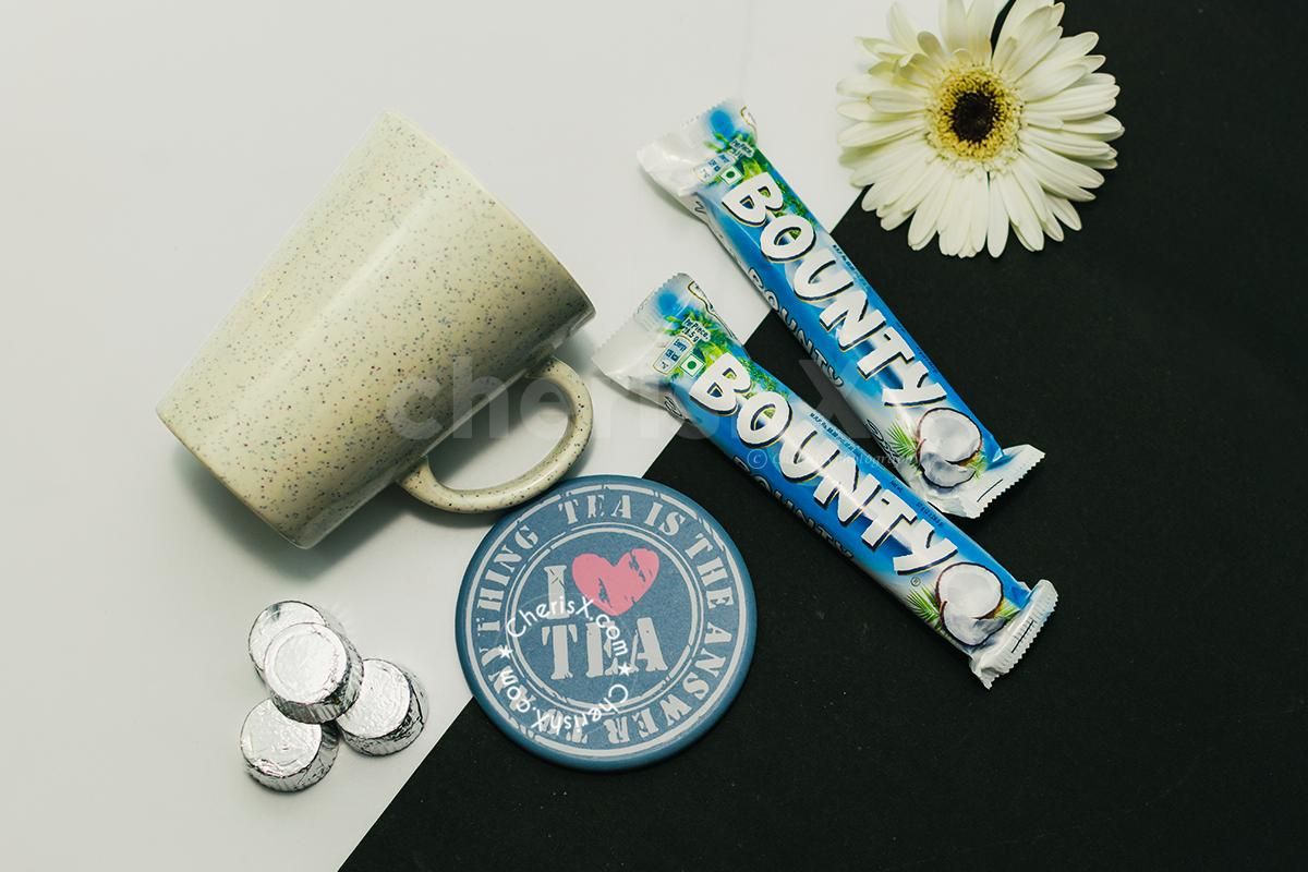 Wish your Dad a Happy Father's Day with this Classy White Themed Balloon Bucket!