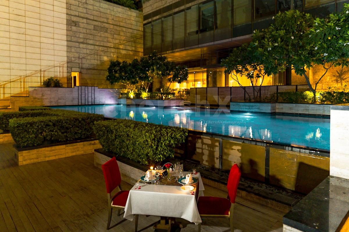 Favourite meals and personalized décor for a poolside evening date