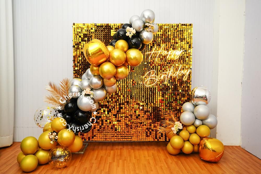 Nothing describes elegance more than a black and gold theme.