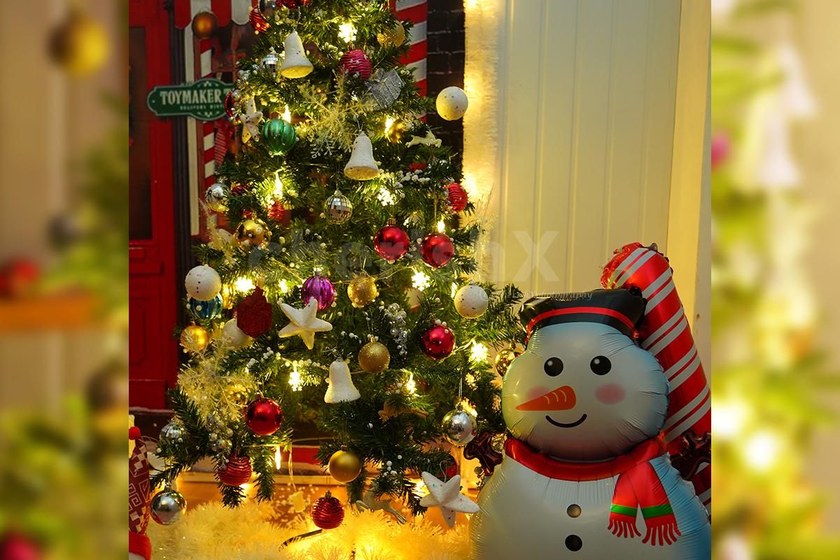 The Snowman Foil balloon will surely be the game point for the kids