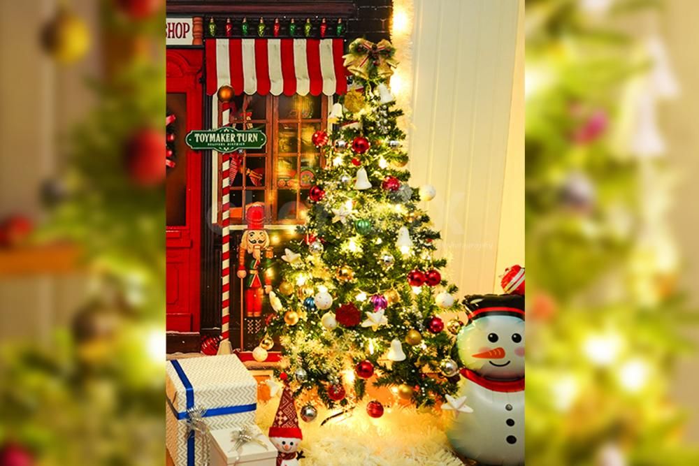 Lighten up your house with the stunning Christmas tree