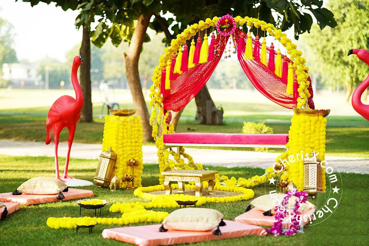 The lamps added to the venue make the décor traditional yet fun