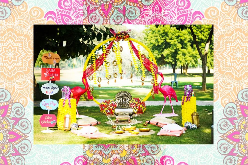 The table with garlands enhances the aesthetics