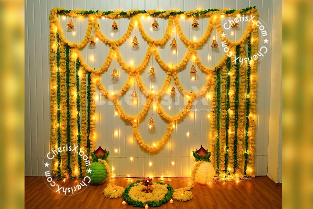 The lights placed with flowers in your Haldi/Mehndi function is an attractive décor design