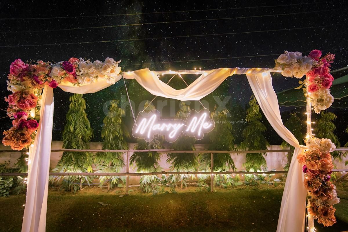 The lamps, cushions, and lamps added to the setup truly complement the occasion