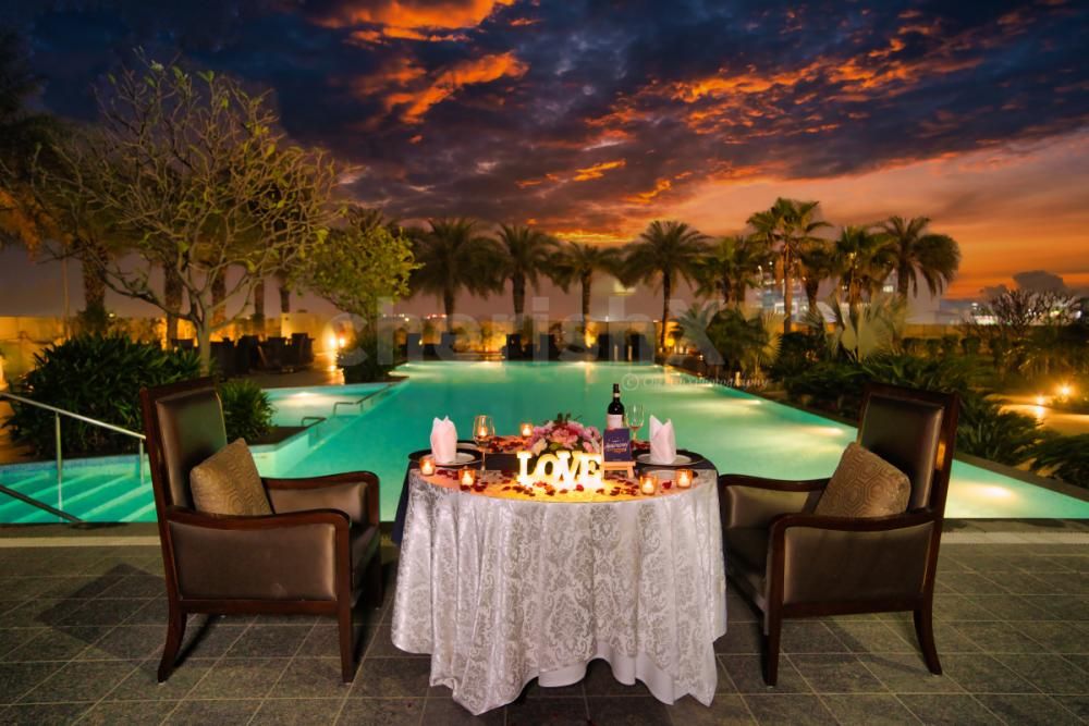 The area is decorated with flowers and light, especially for your Valentine’s evening