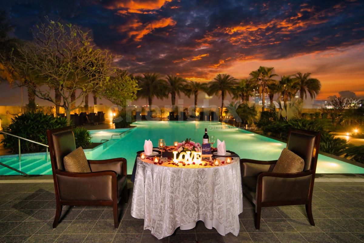 The area is decorated with flowers and light, especially for your Valentine’s evening