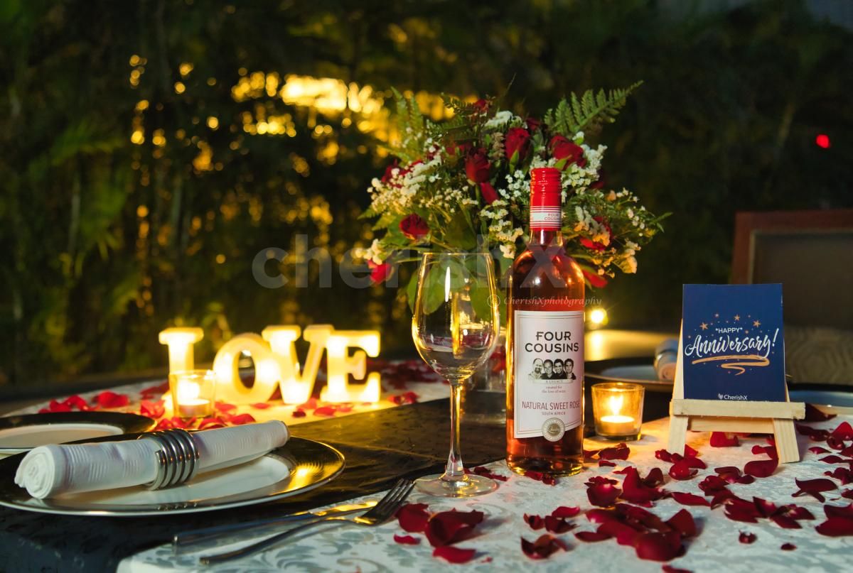 Crown Plaza offers the most amazing evening of music, drinks, and dinner