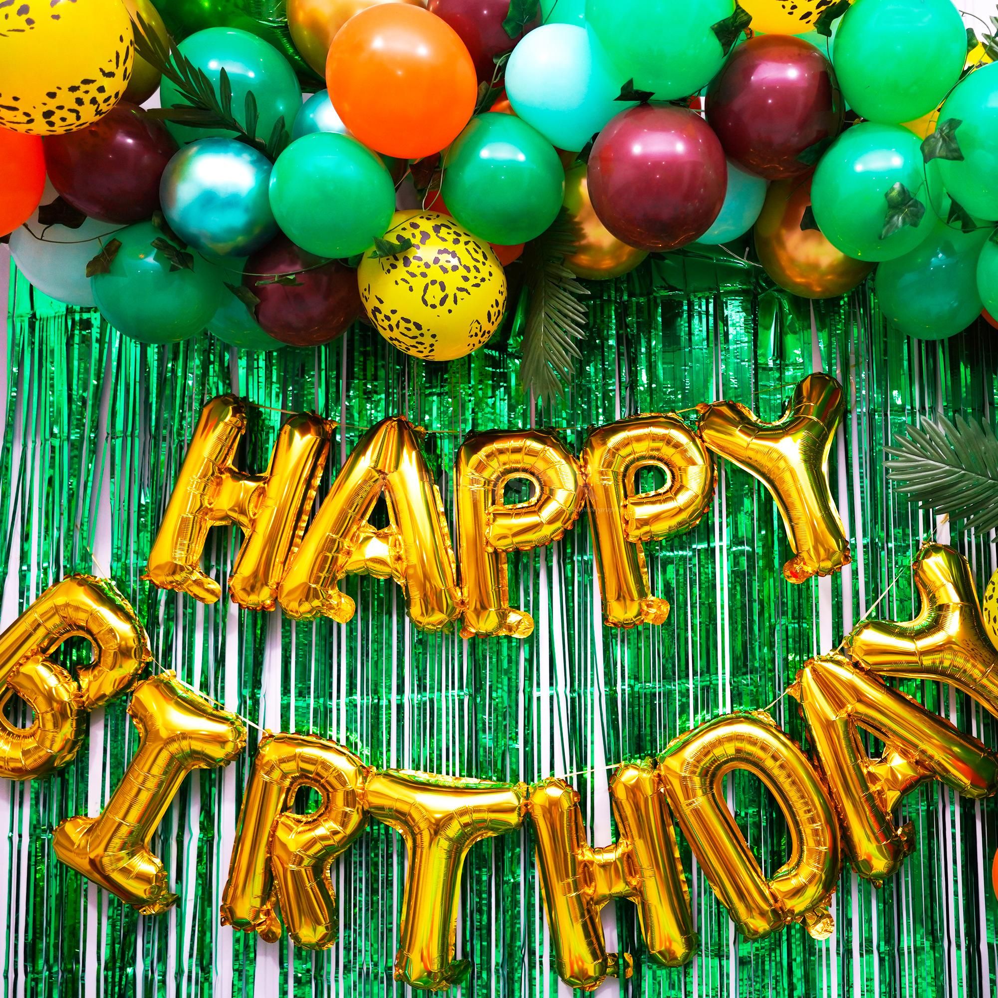 It’s time to surprise your child and guests with this beautiful dinosaur-inspired birthday setup