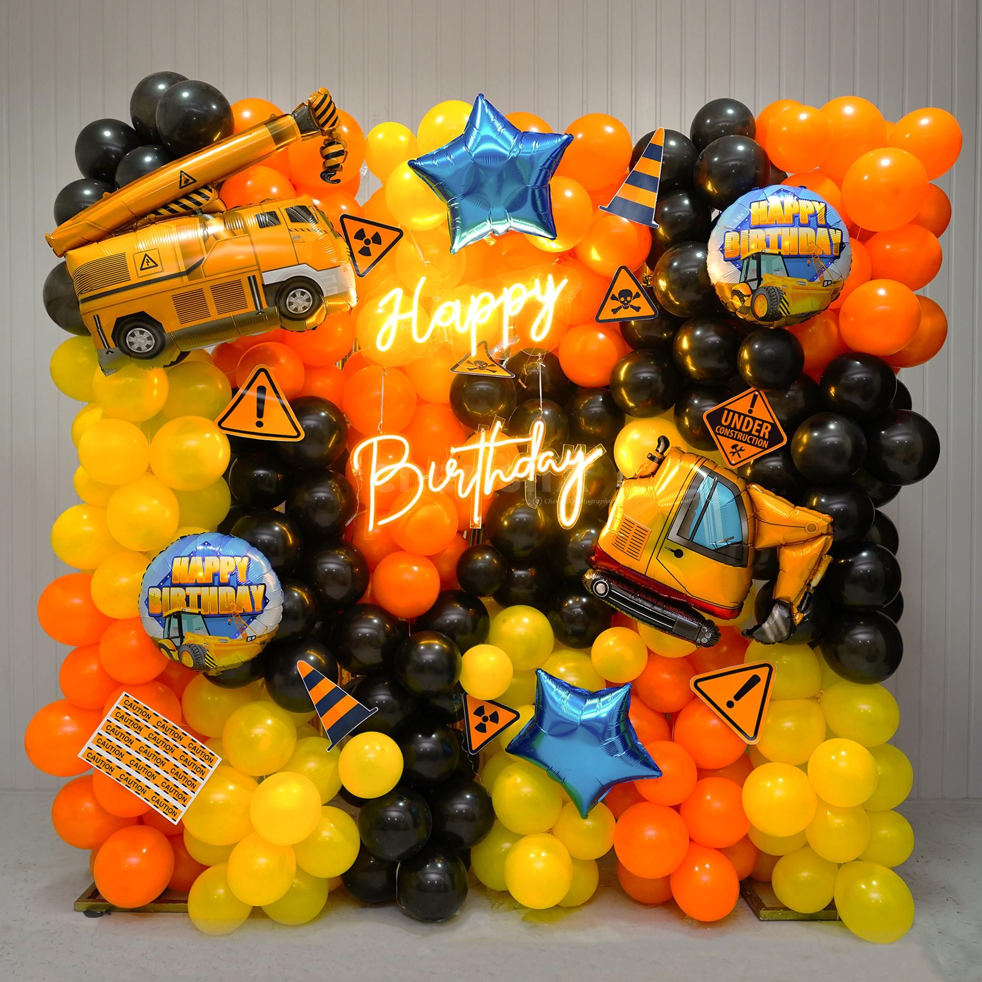 The theme foil balloons are attractive at the first sight.