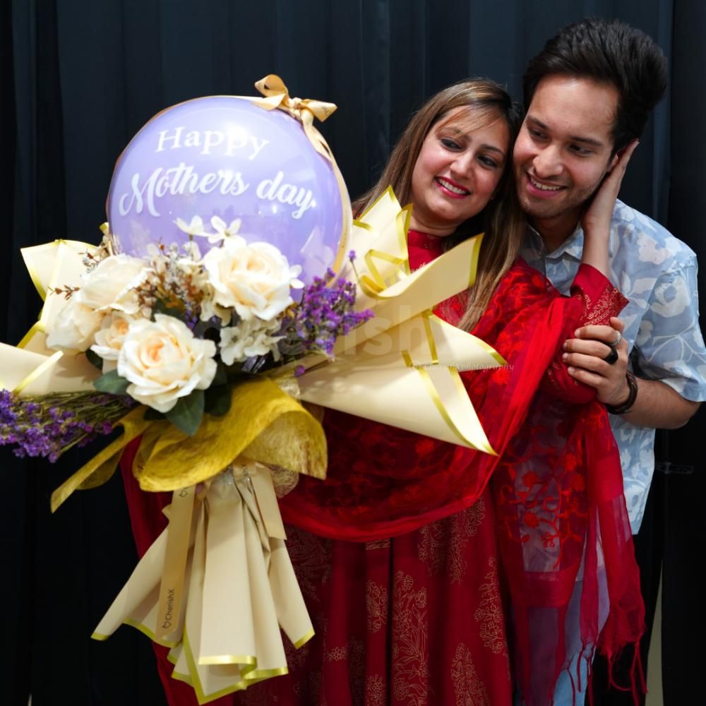 The net fabric is a unique addition enriching the outlook of the hamper