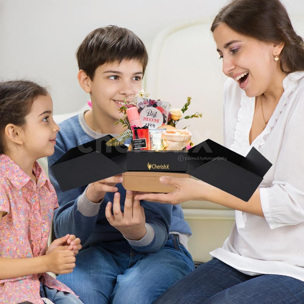 Express your feelings through our beautiful best mom ever card in the hamper