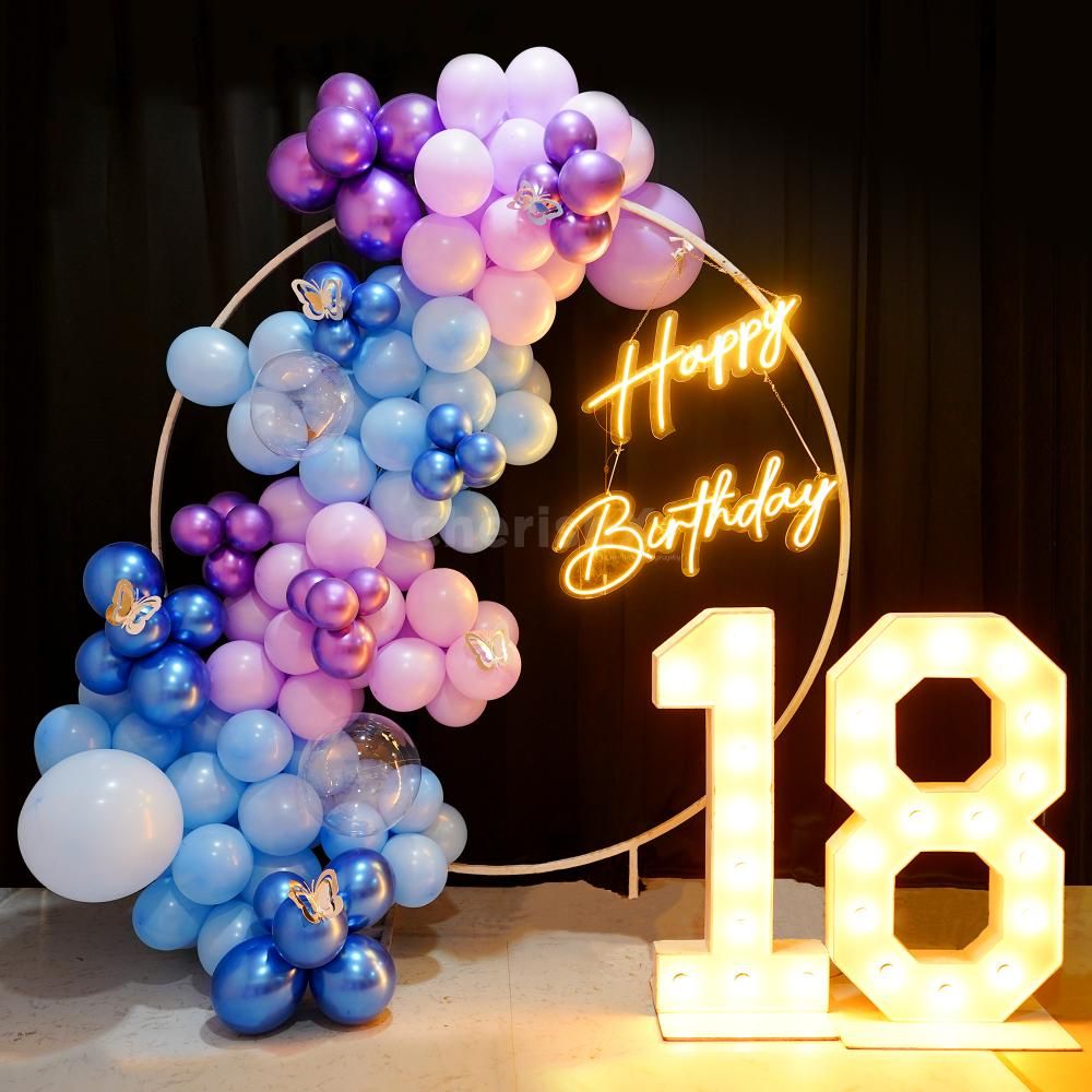 Add some fun and flair to your celebration with this vibrant oceanic oasis ring birthday decor.