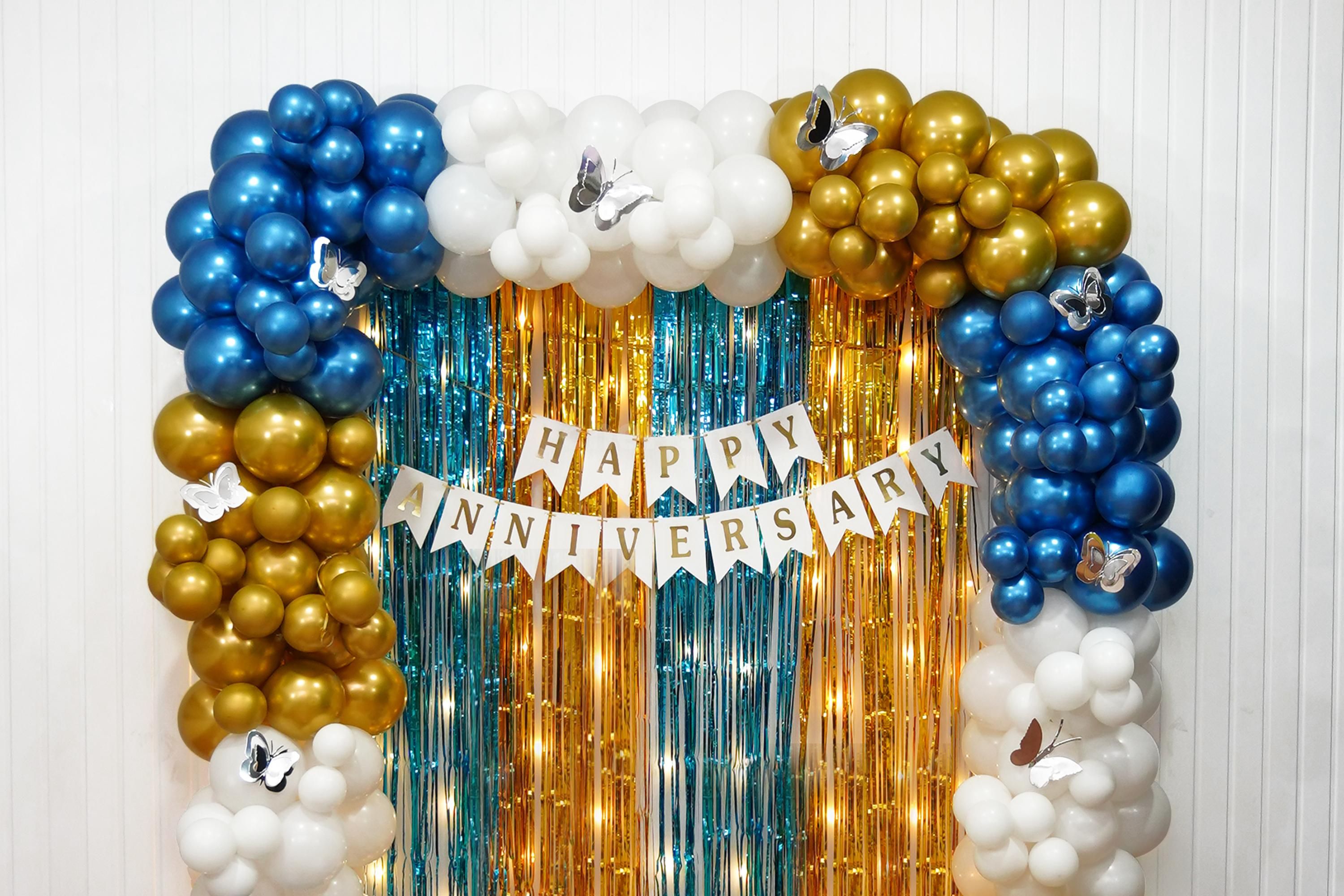 Indulge in the magic of a grand anniversary celebration with our gold skyline decorations, creating an ambience of luxury, romance, and everlasting love.