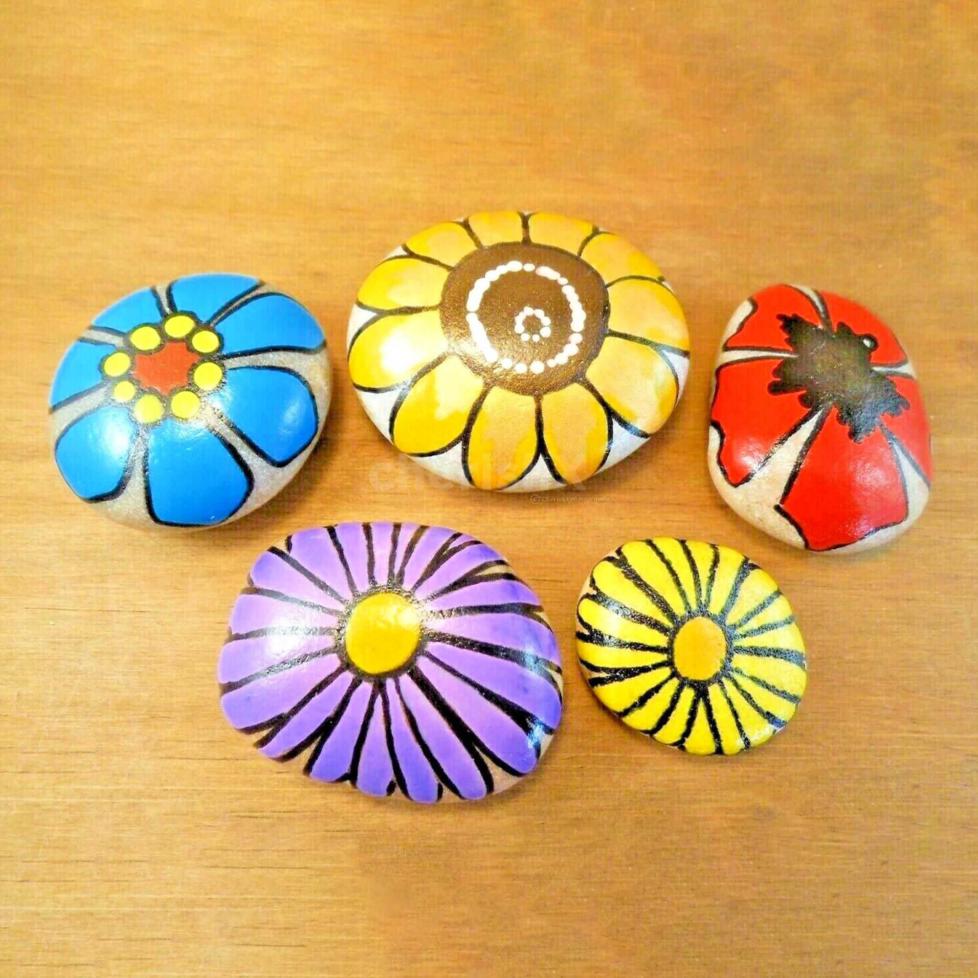 Our skilled artist involves each child in the art-making process, encouraging their imagination to soar.