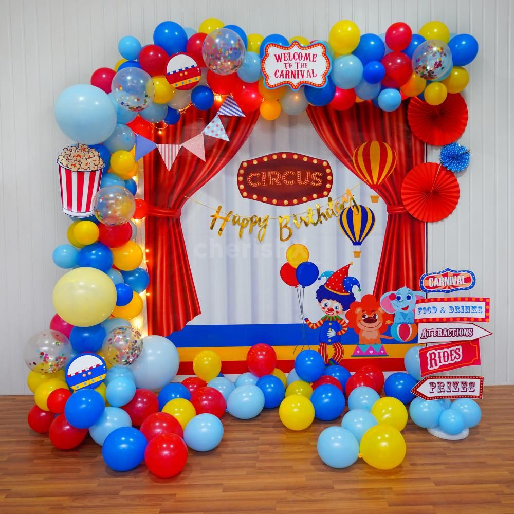 Experience Circus Skyline Balloon Decorations with Colorful Arch.