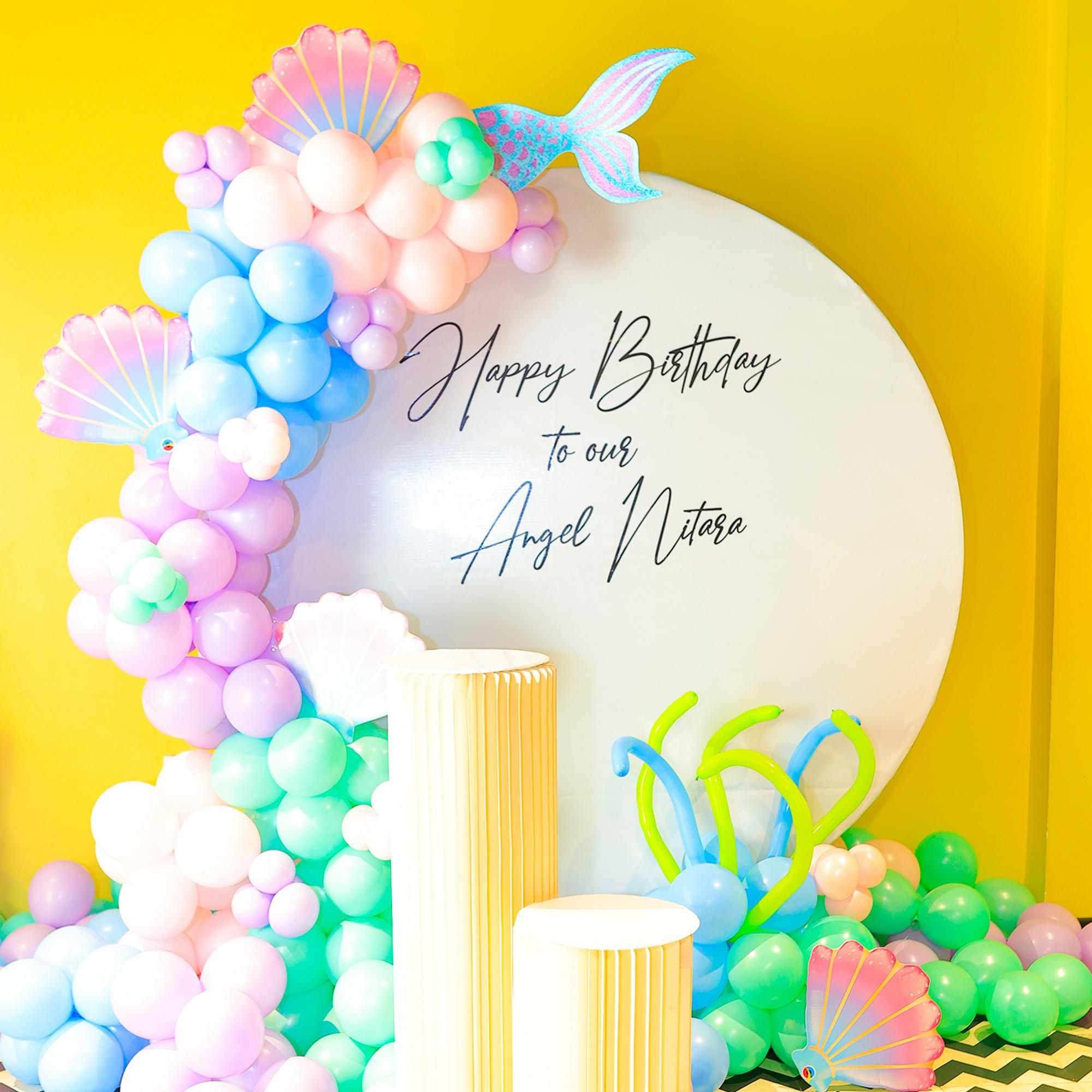 It comes with  a round flex with customized text