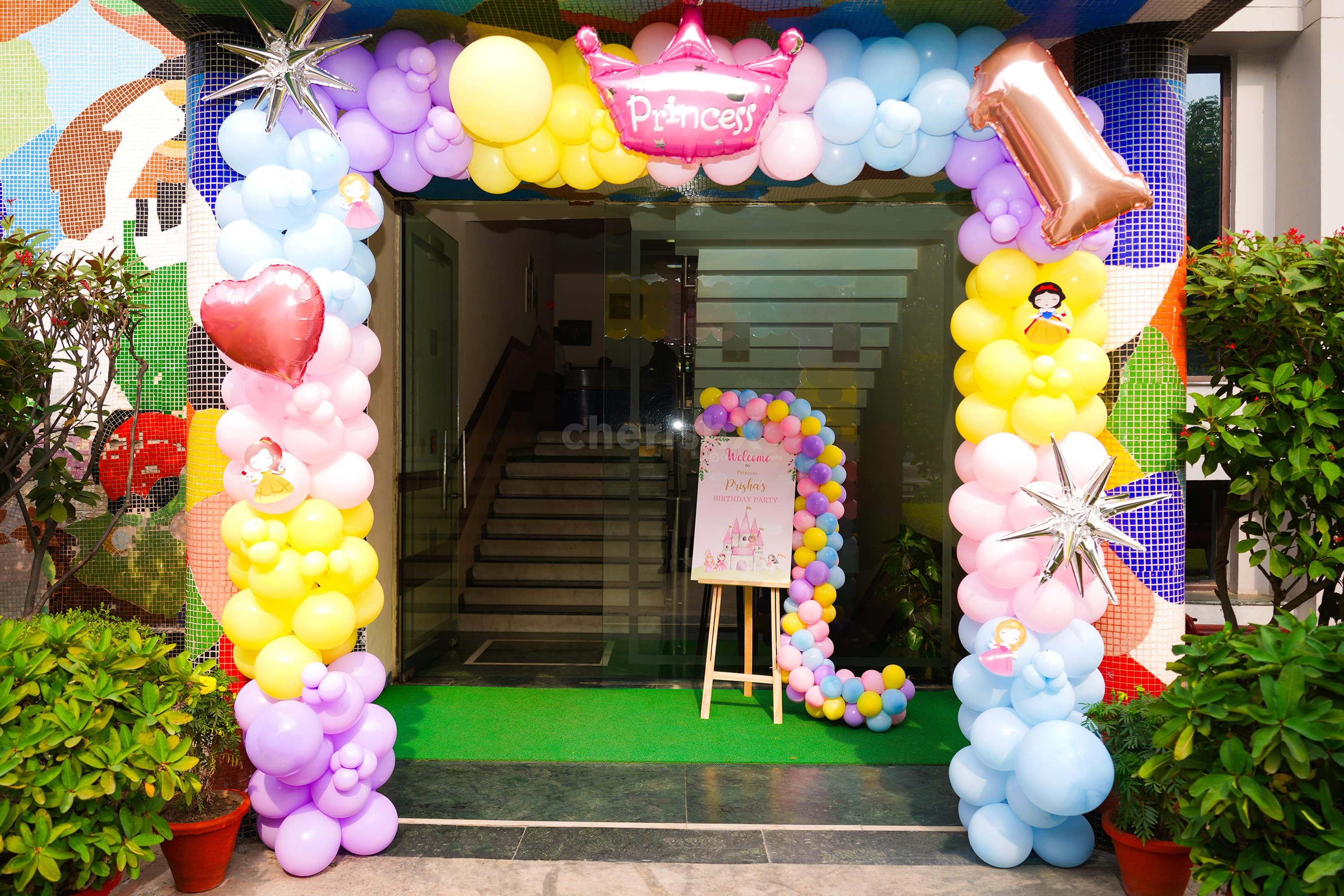 All the elements used in the decoration add a royal touch to a birthday celebration.