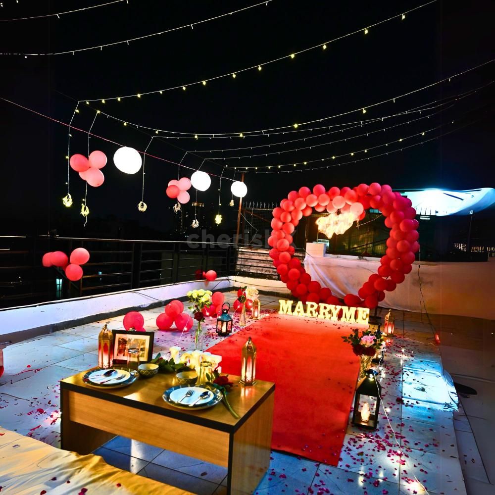 A magical 'Marry Me' setup for your unforgettable evening