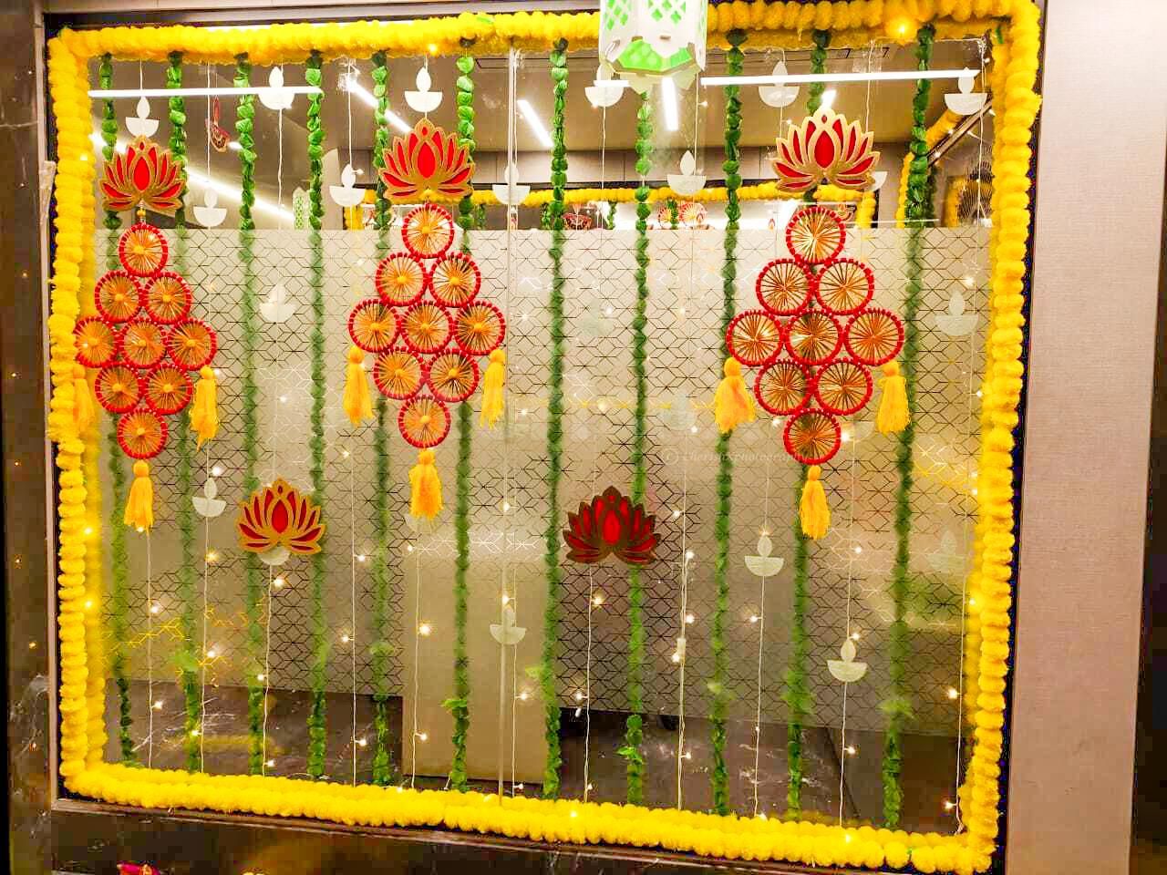 Artificial garlands and pan leaves maintain their vibrancy without wilting for long