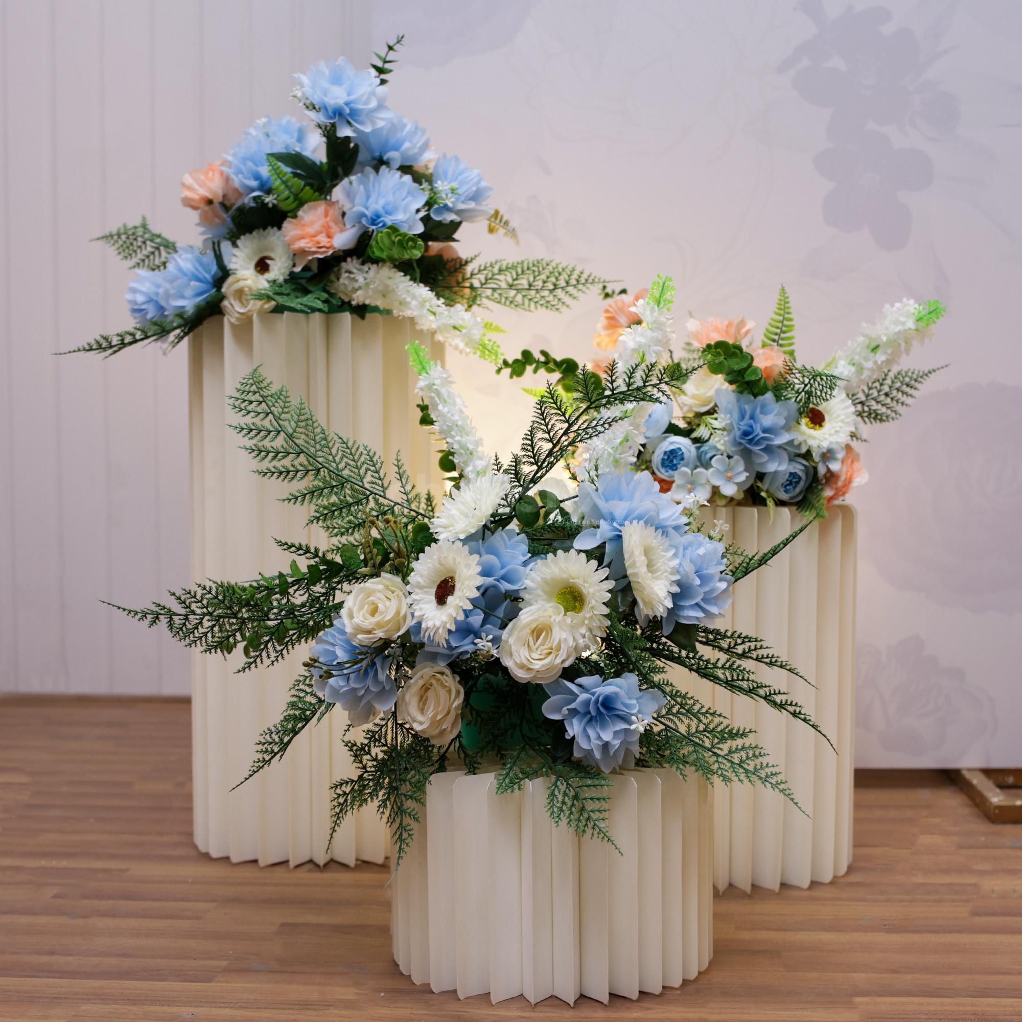 Ideal choice of texture, tone, and elements in colorful engagement decor setup