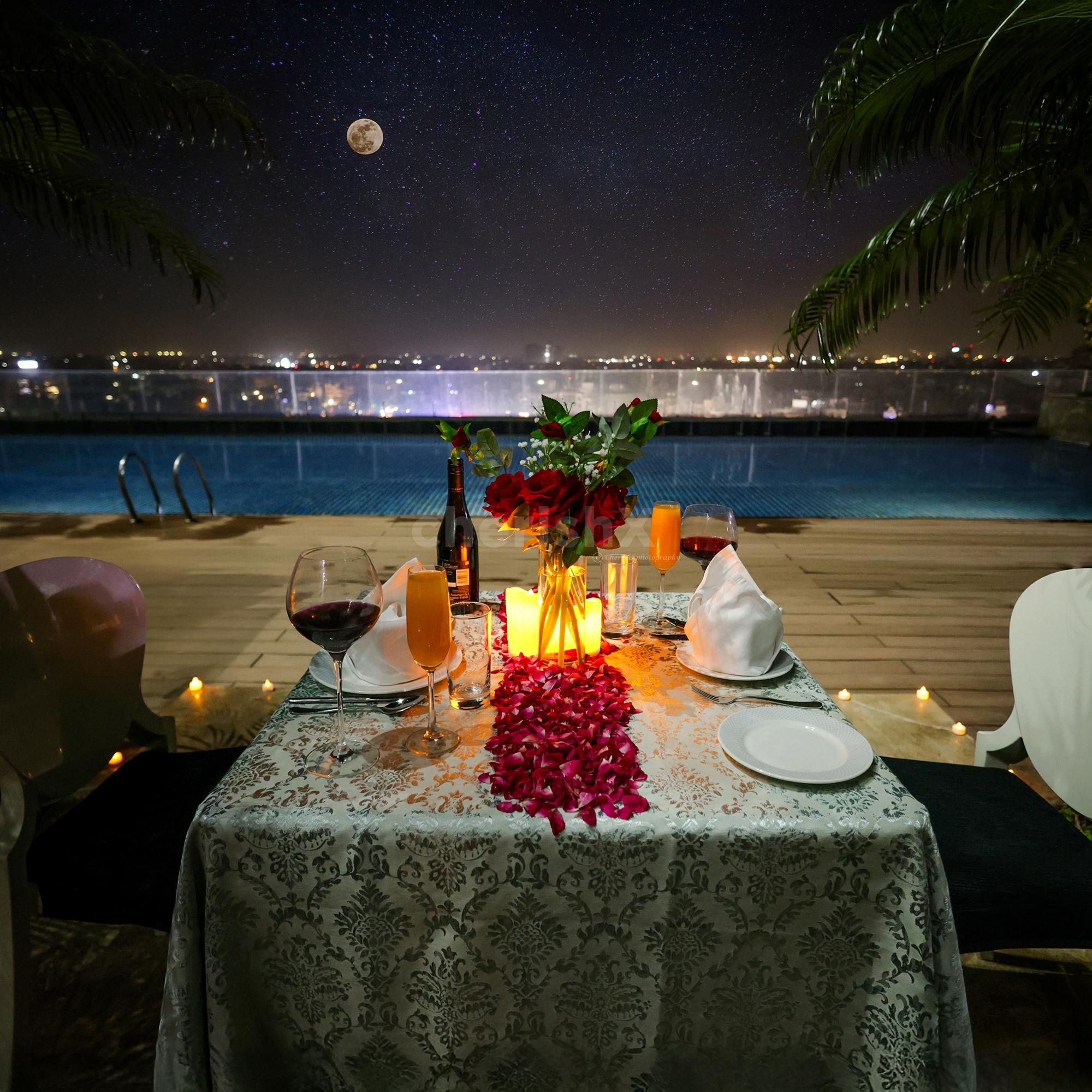 Poolside candlelight dining in Delhi NCR