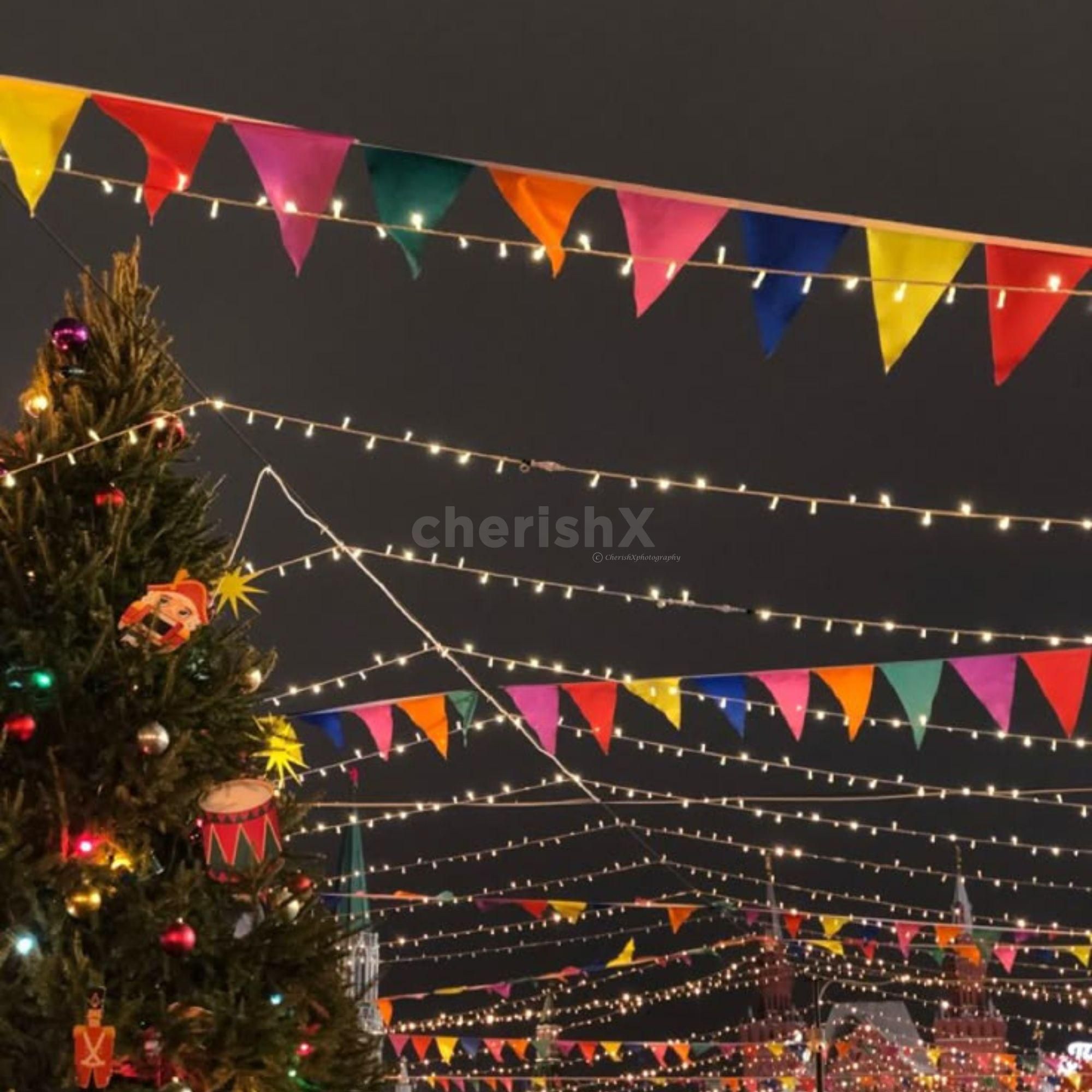 Festive ceiling decor that brings warmth and charm to Holi parties
