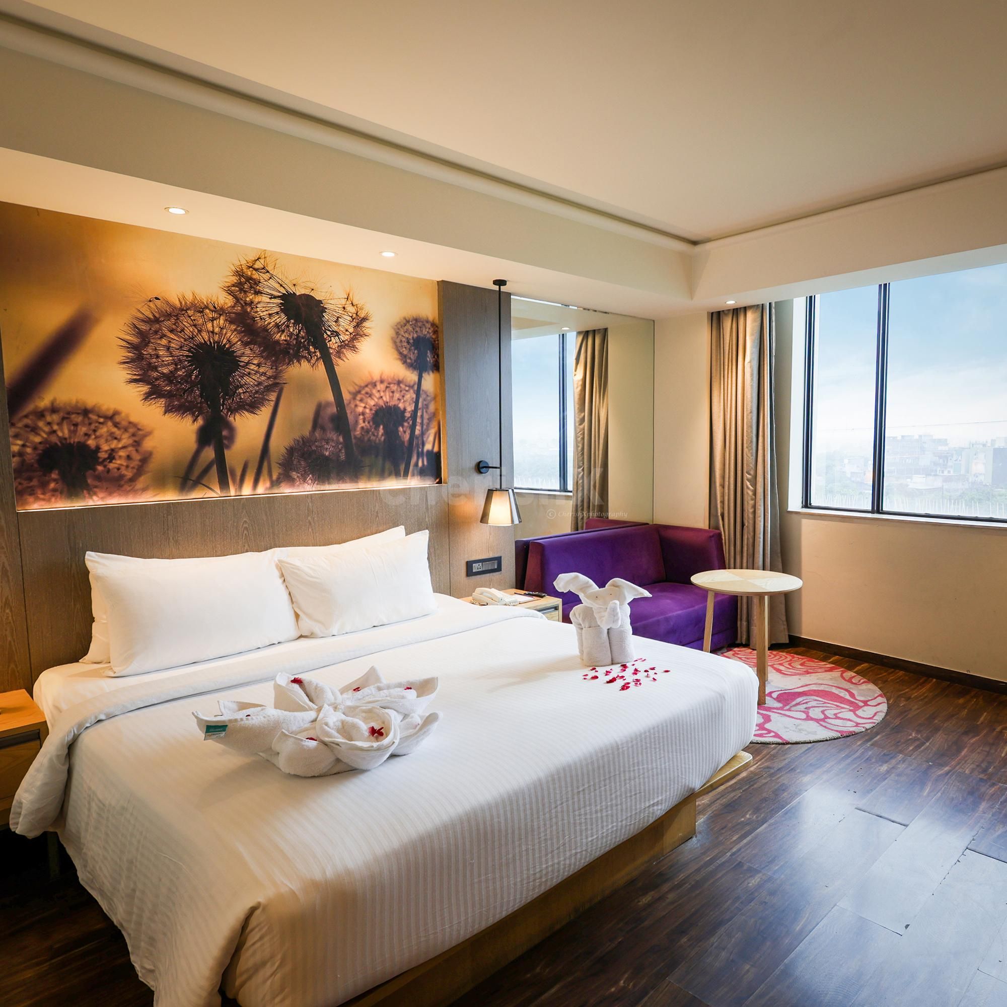 Romantic stay in noida, luxury rooms in noida
