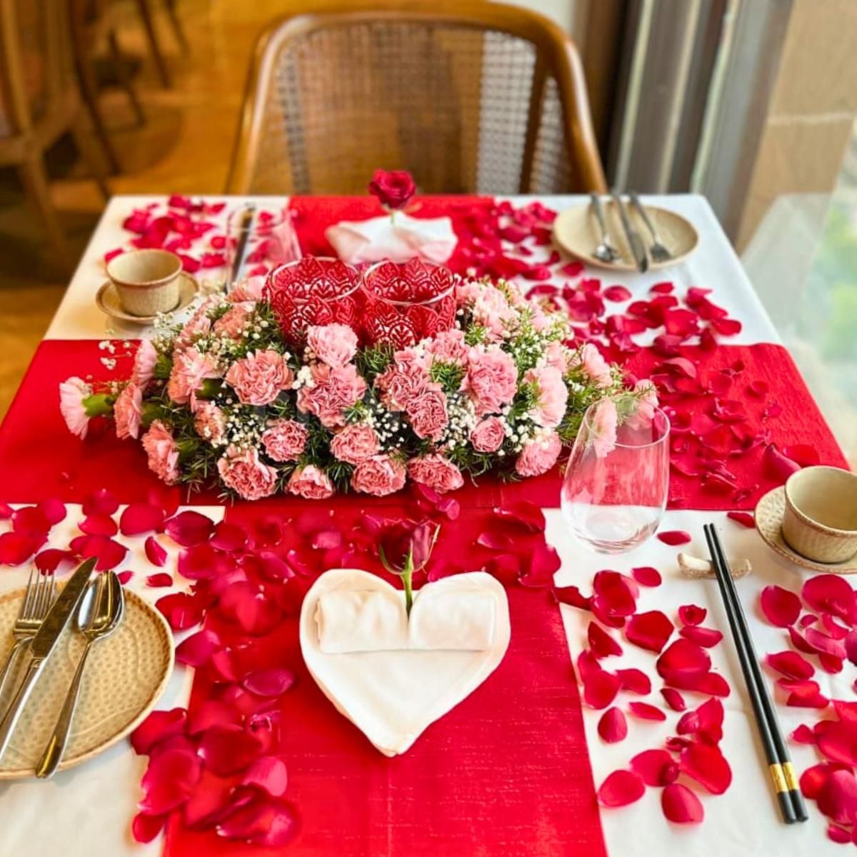 romantic lunch with your spouse in delhi ncr
