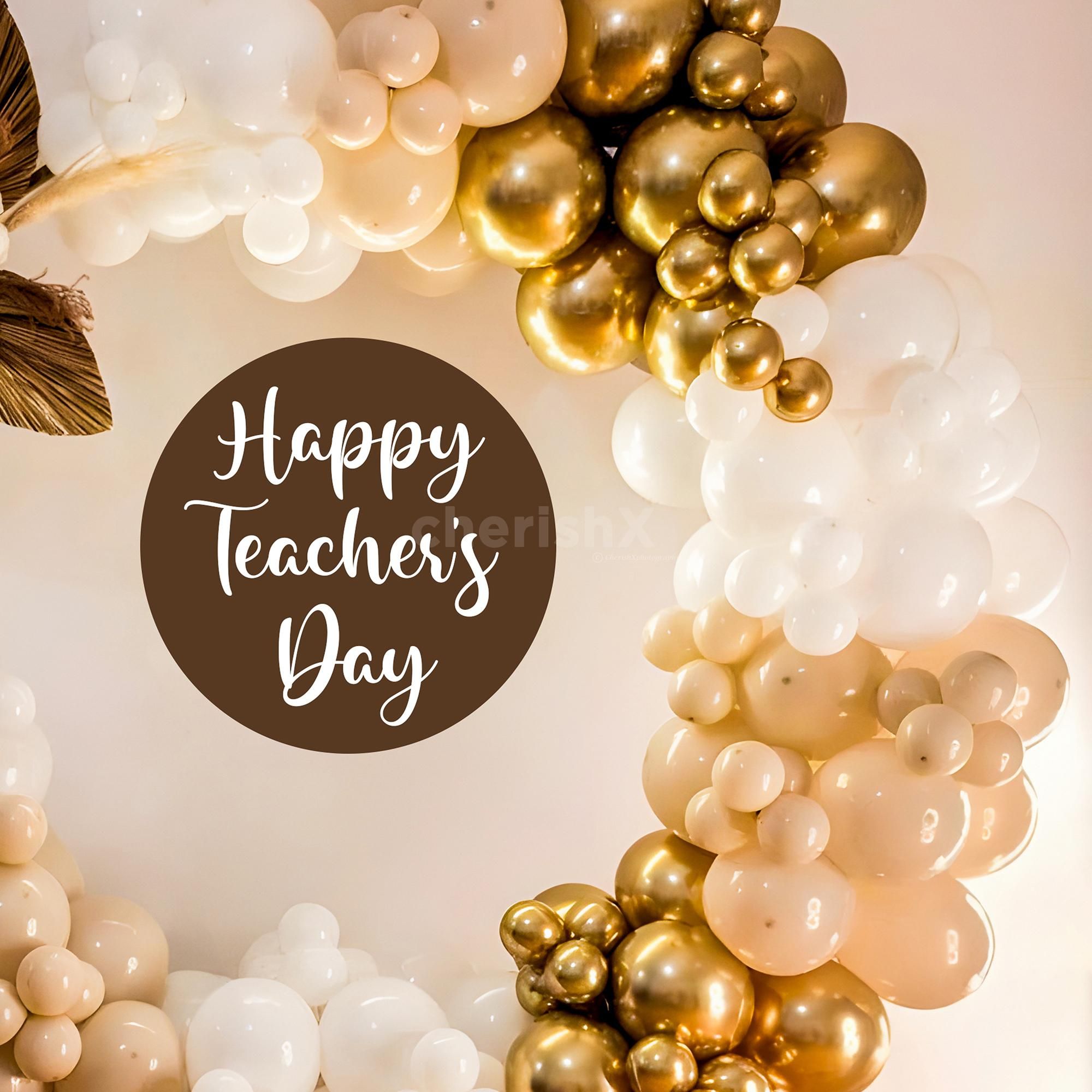 Pampas and palm leaves adds sleek and contemporary touches to classy decor