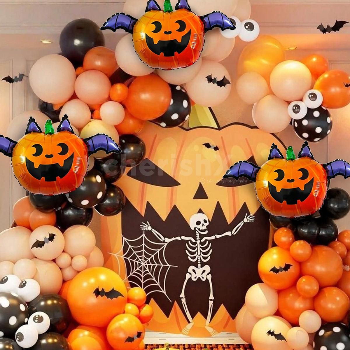 Pumpkin foil balloons are a beautiful piece for Halloween themes